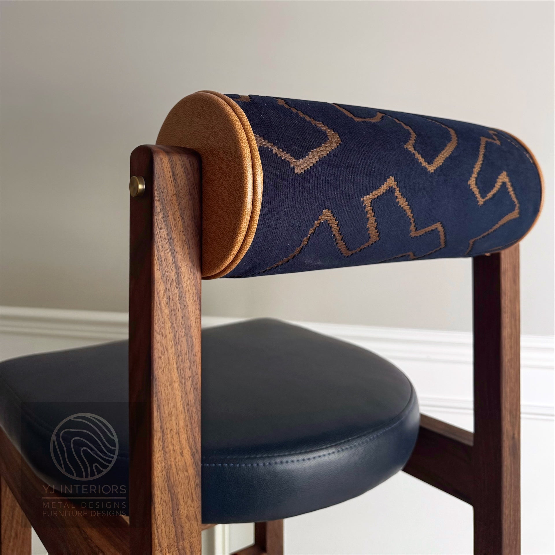 Rody Bolster bar chair