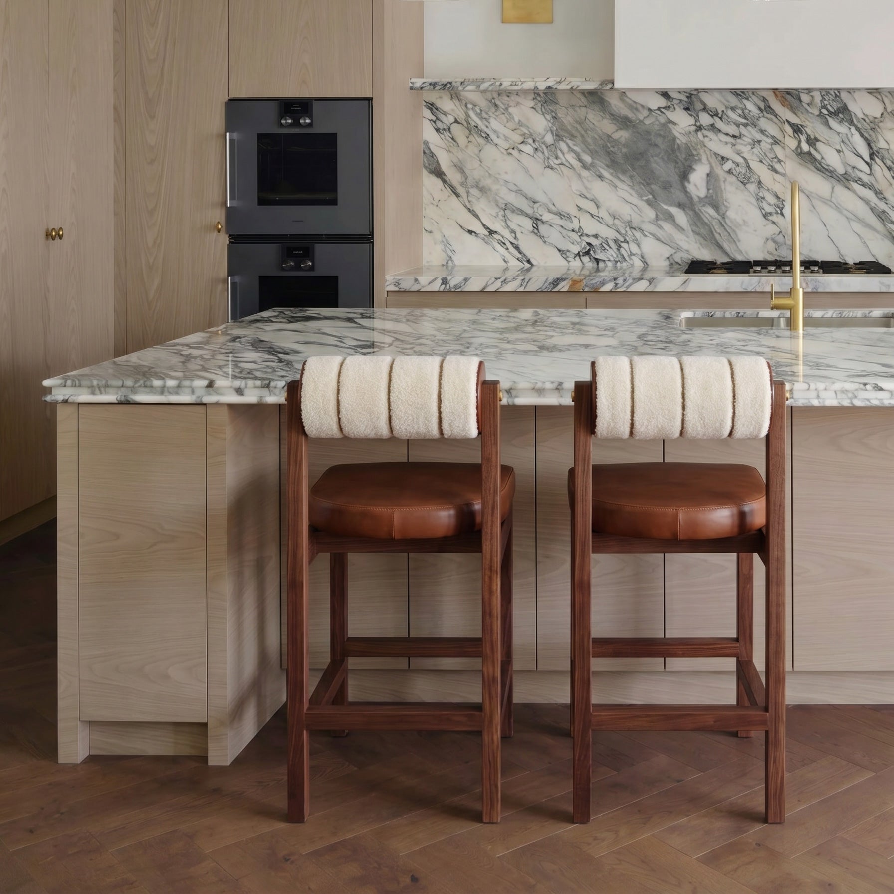 The Rody Counter Stool (COM / COL)