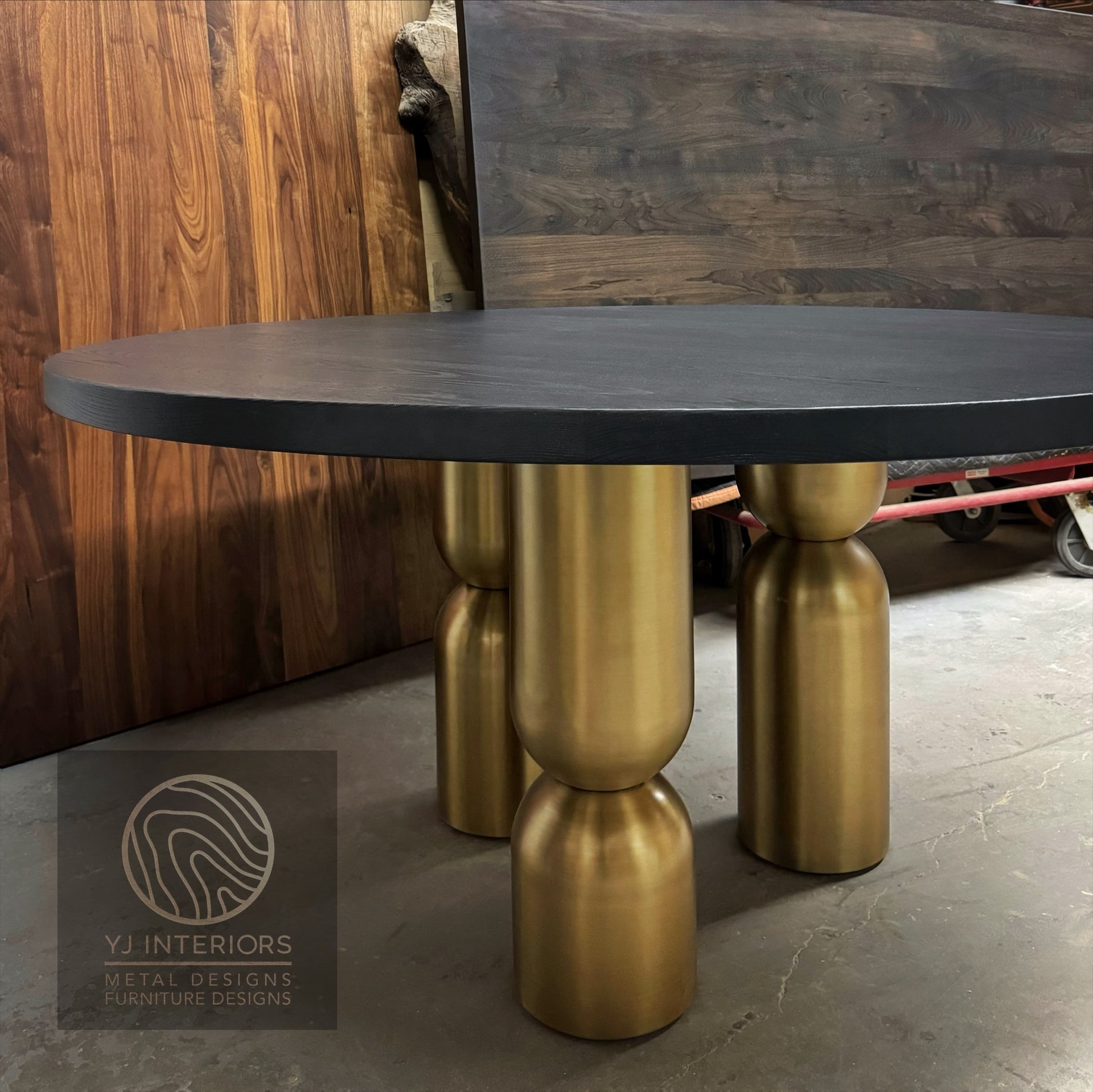 Round Piper Carbon Black Brass Table