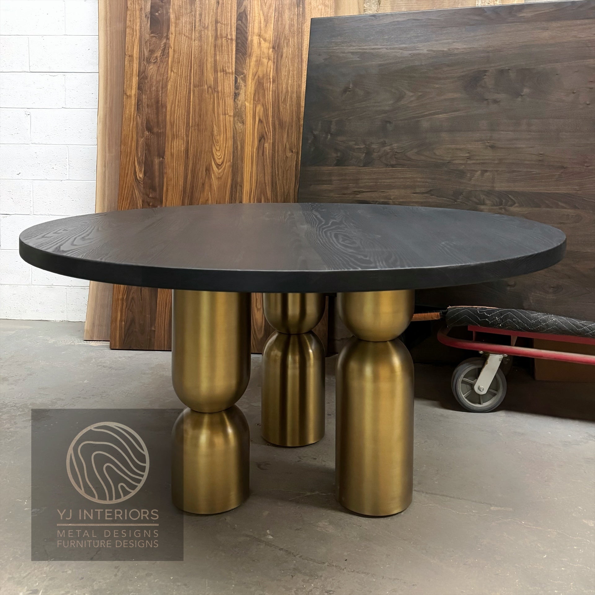 Round Piper Carbon Black Brass Table