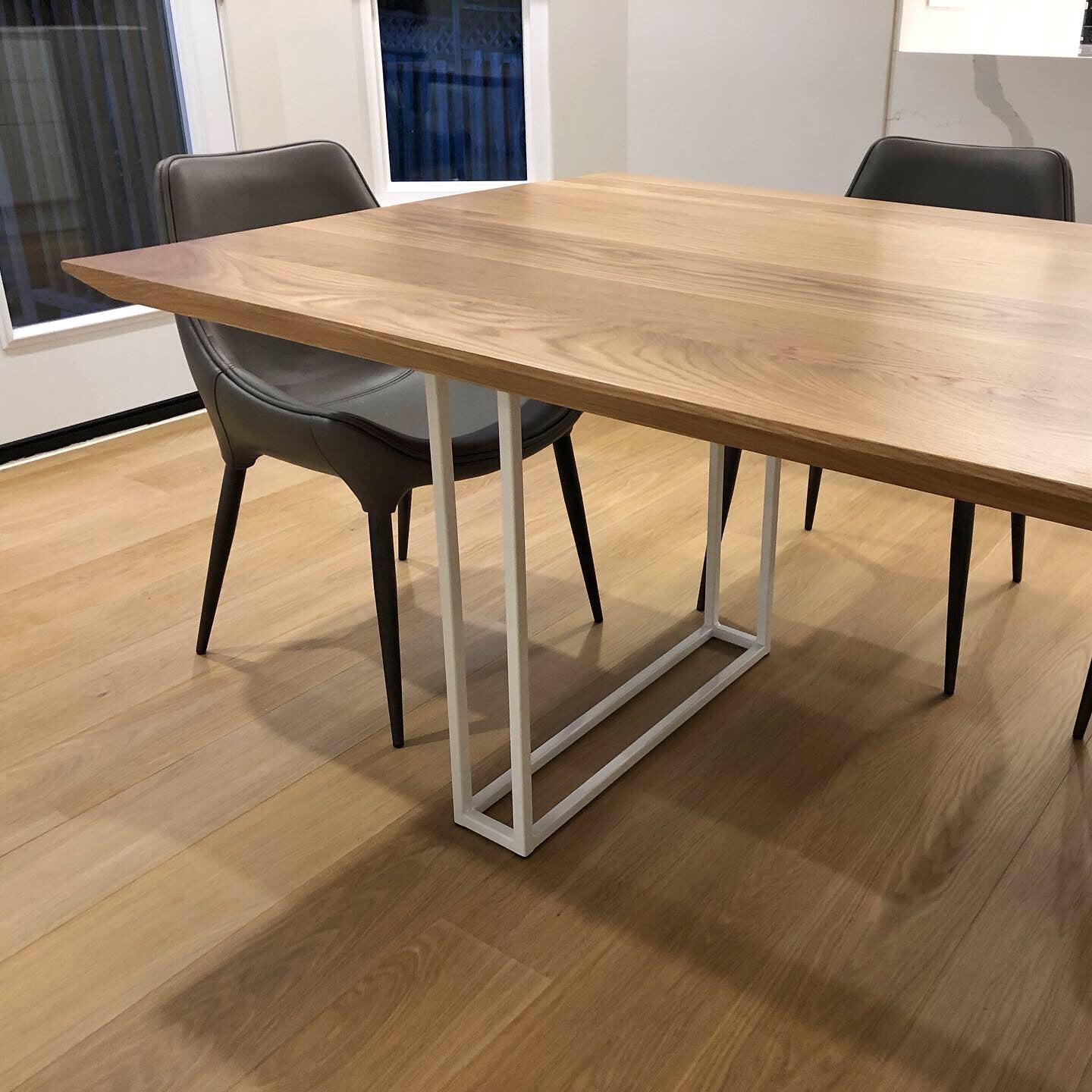 Bevel Edge White Oak Table & White U Frame Legs