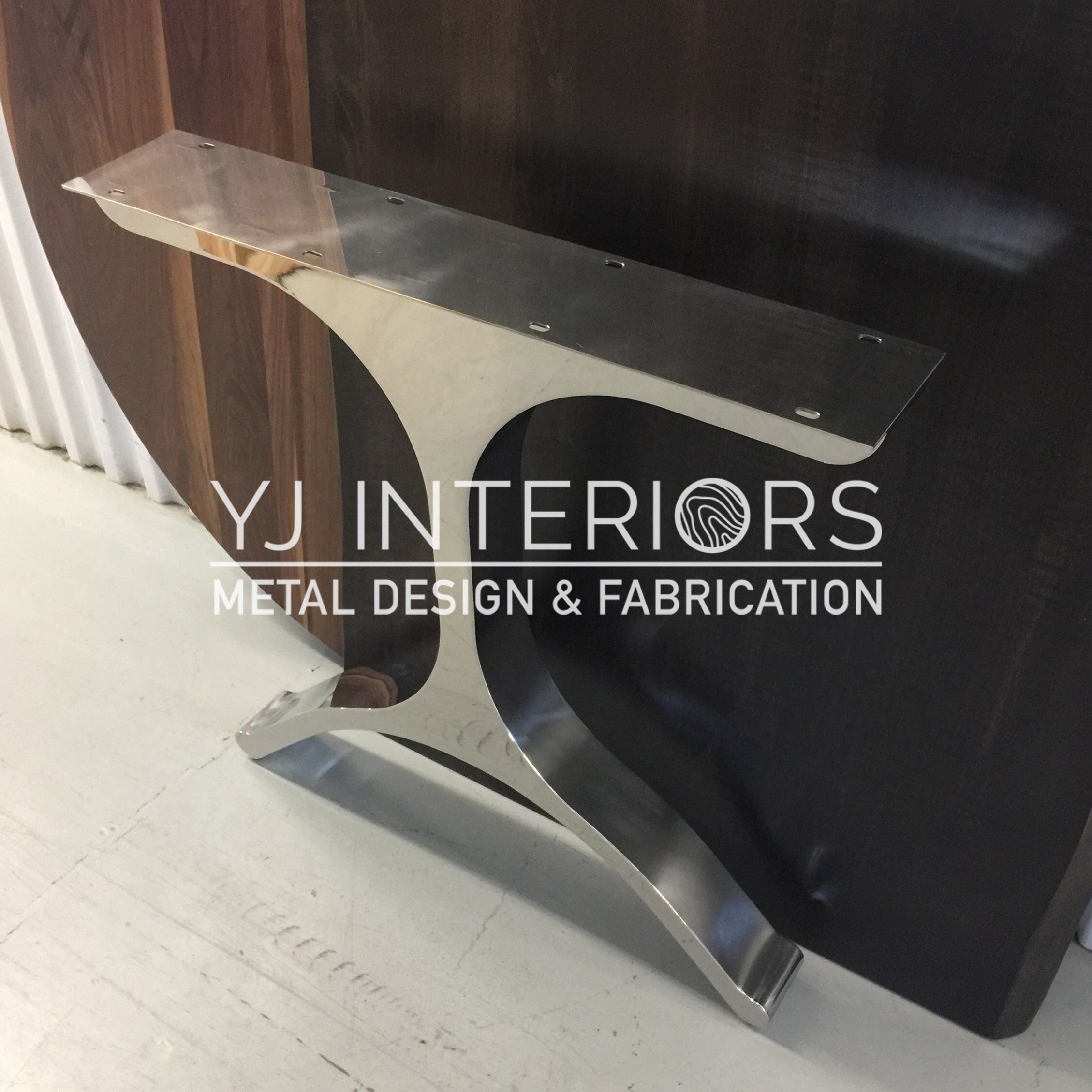 chrome-wishbone-table-legs
