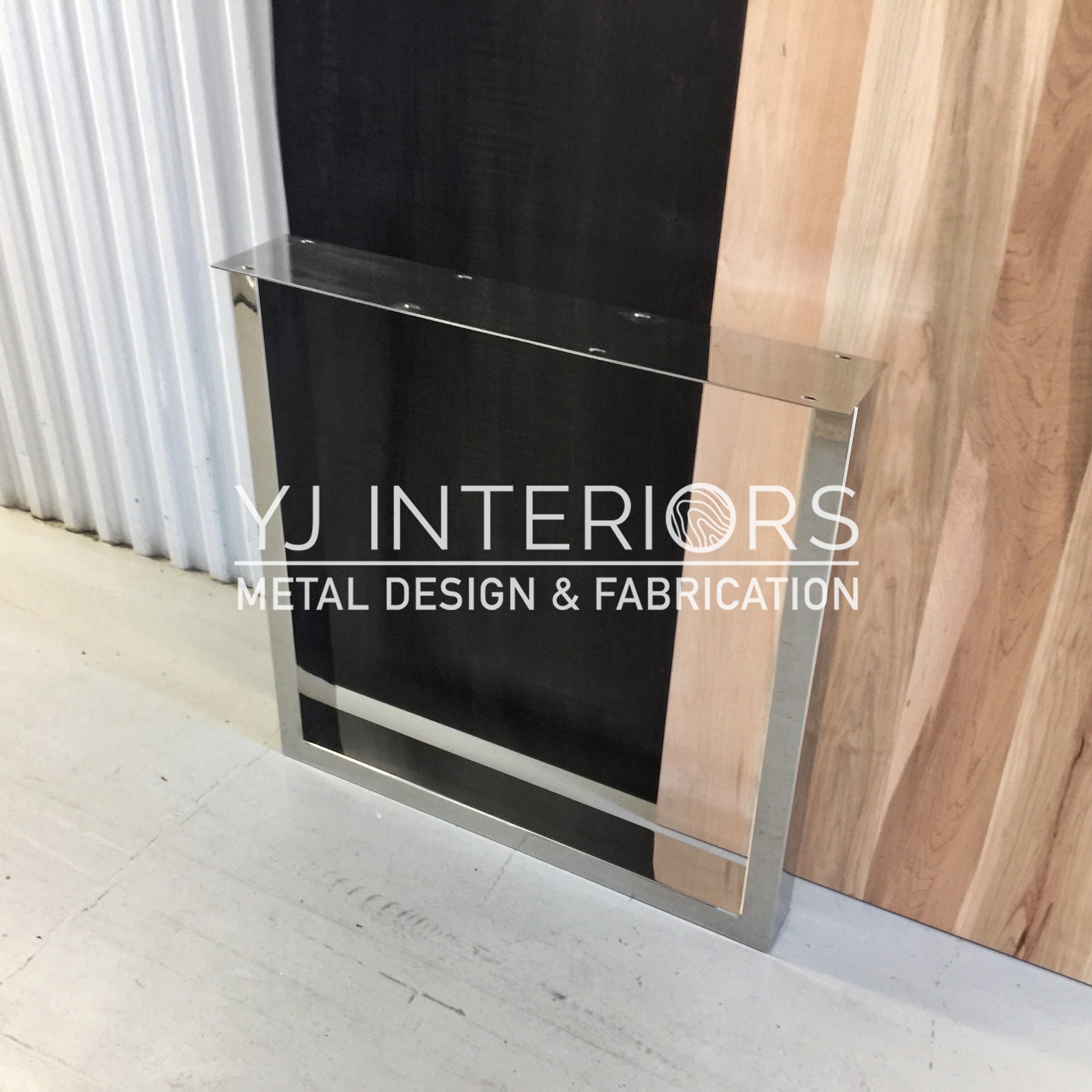 U-shaped-mirror-chrome-metal-table-legs