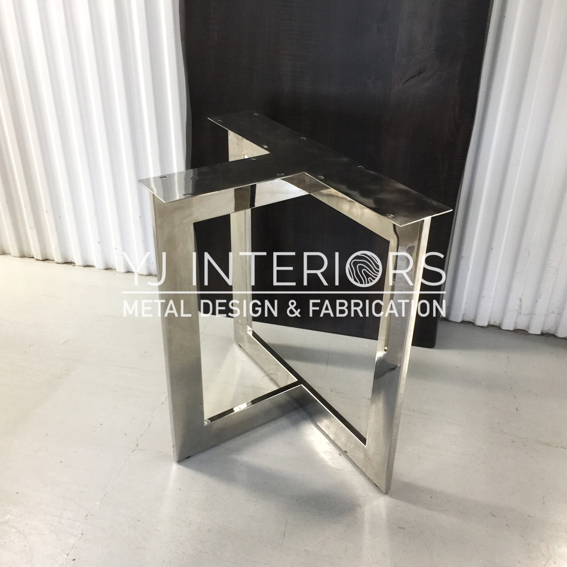 chrome-table-legs