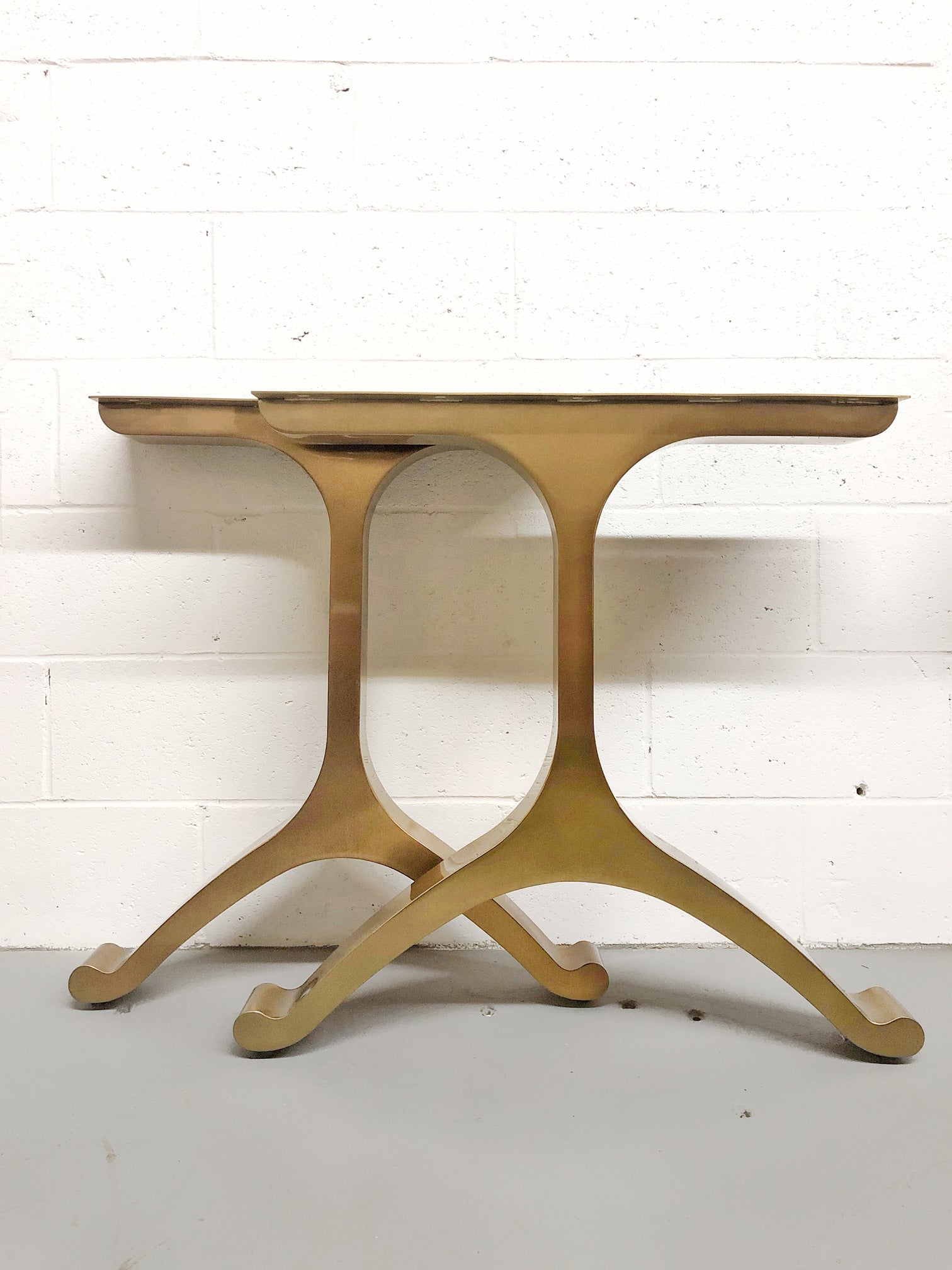 brass-wishbone-table-legs
